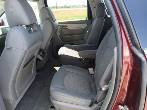 Used 2017 Chevrolet Traverse LT w/ Traveler's Package FWD image 14