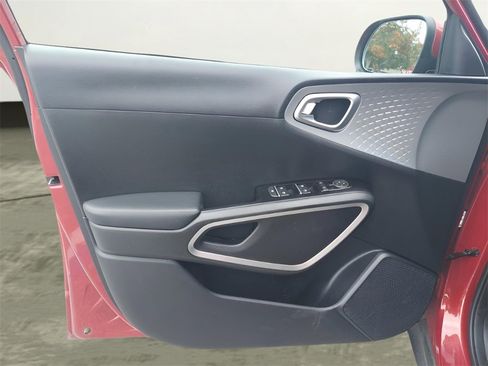 Used 2024 Kia Soul LX w/ Option Group 015 image 18