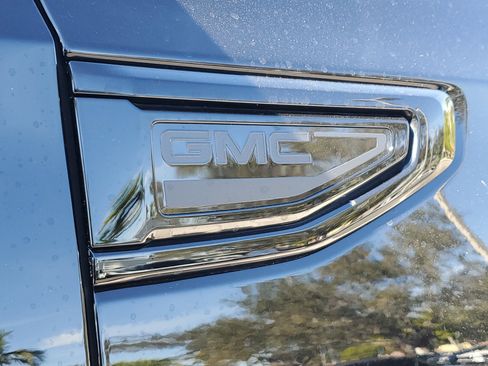 Used 2022 GMC Yukon Denali image 9