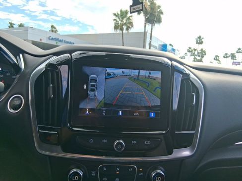 Used 2022 Chevrolet Traverse RS FWD image 13