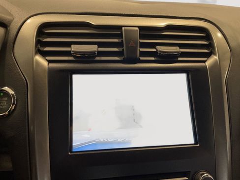 Used 2017 Ford Fusion SE w/ Fusion SE Technology Package FWD image 29