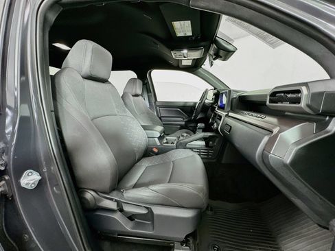 Certified 2025 Toyota Tacoma SR5 AWD/4WD image 26