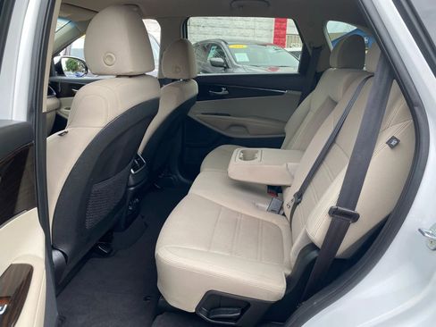 Used 2019 Kia Sorento LX image 24