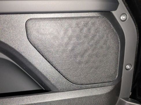 New 2026 Land Rover Defender 110 X-Dynamic SE AWD/4WD image 13