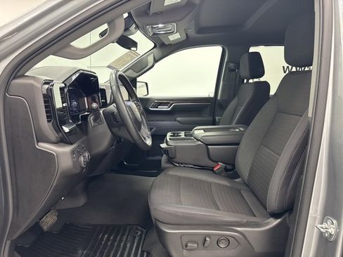 Used 2025 Chevrolet Silverado 1500 LT image 25