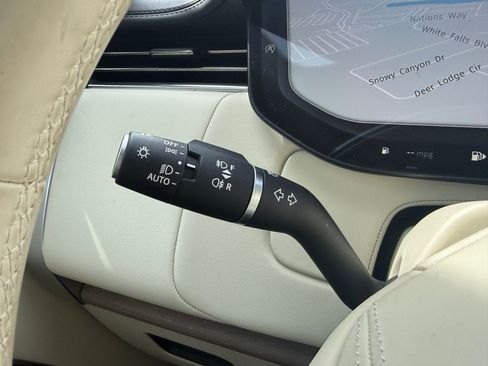 Used 2023 Land Rover Range Rover Long Wheelbase Autobiography image 38