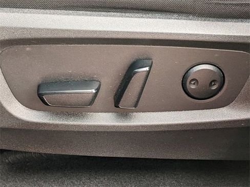 Used 2022 Nissan Pathfinder SV image 17