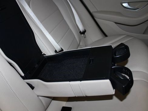 Used 2022 Mercedes-Benz GLC 300 4MATIC w/ Premium Package Lite image 7