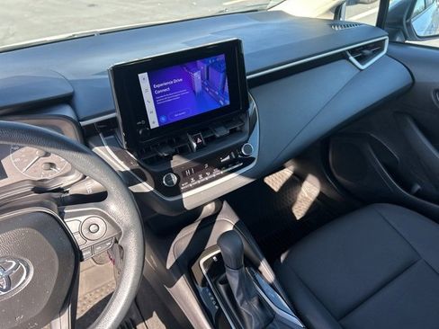 Used 2025 Toyota Corolla LE image 29