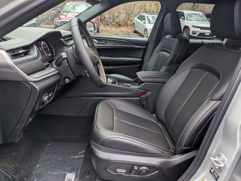 New 2025 Jeep Grand Cherokee L Limited w/ Luxury Tech Group II image 12