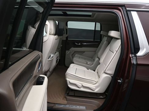 Used 2023 GMC Yukon XL Denali AWD/4WD image 38