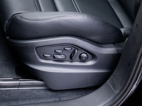 Certified 2025 Porsche Cayenne E-Hybrid Coupe AWD/4WD image 28
