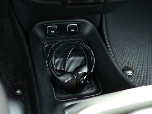 Used 2021 Chrysler Pacifica Touring w/ Uconnect Theater Family Group image 29