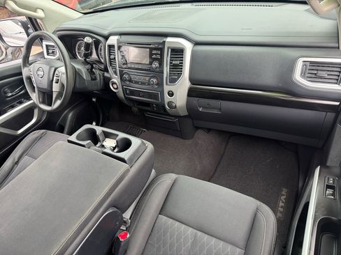 Used 2017 Nissan Titan SV image 18