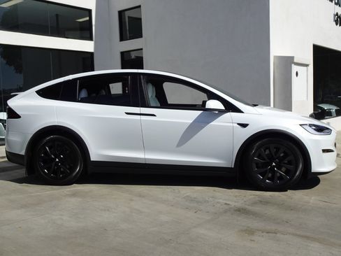 Used 2023 Tesla Model X image 10