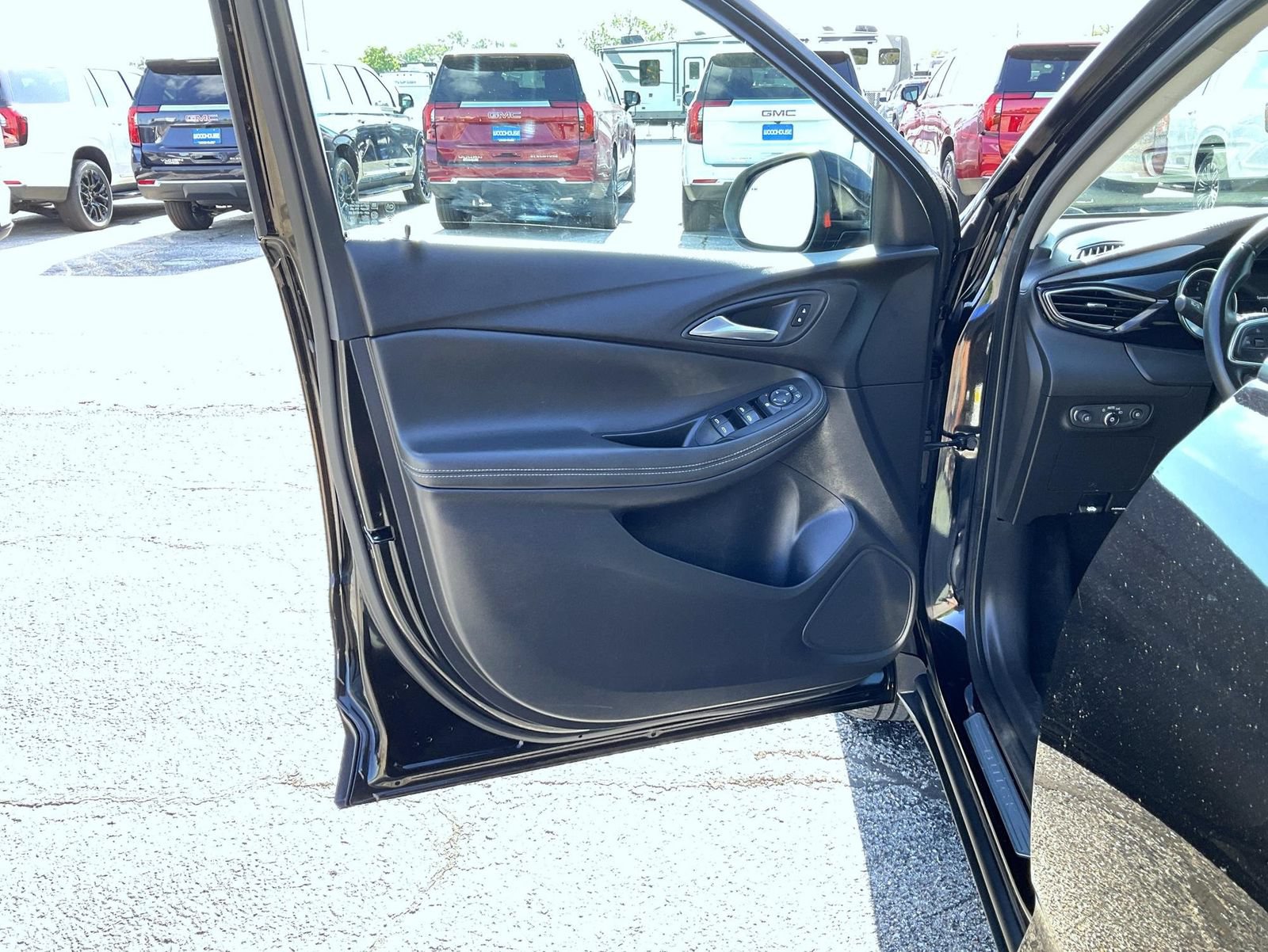 Used 2023 Buick Encore GX Select w/ Safety Package II AWD/4WD image 11