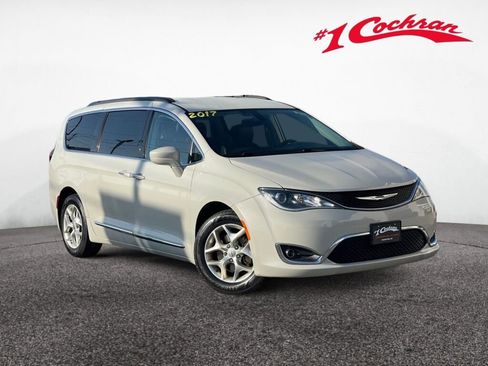 Used 2017 Chrysler Pacifica Touring-L w/ Tire & Wheel Group FWD image 1