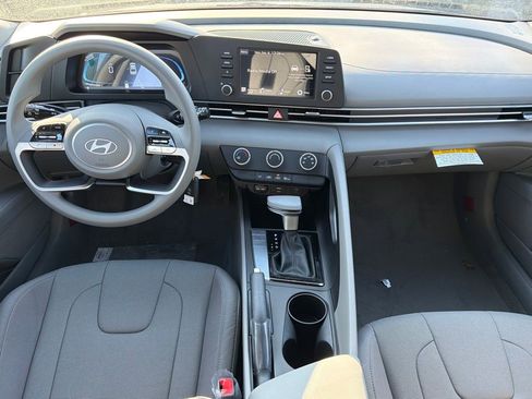 Used 2026 Hyundai Elantra SE FWD image 14