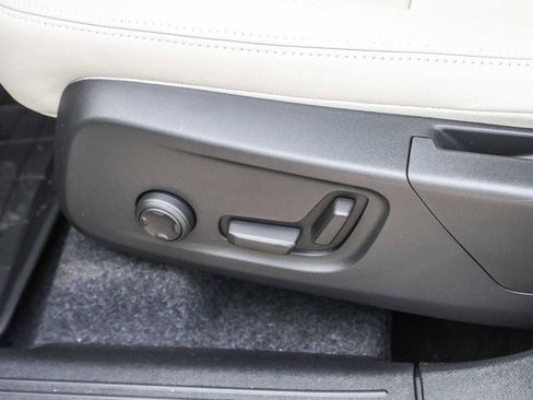 New 2026 Volvo XC40 B5 Ultra w/ Climate Package image 30