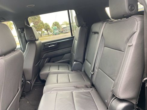 Used 2025 Chevrolet Suburban Z71 image 11