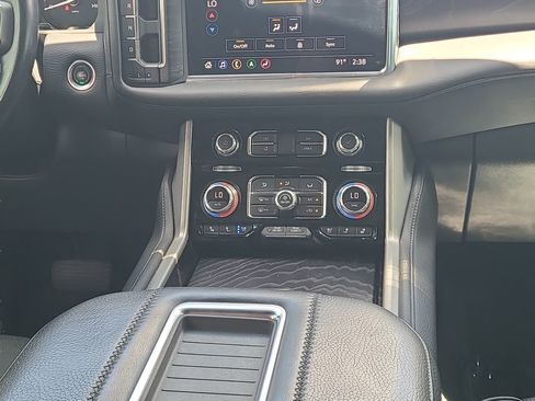 Used 2021 GMC Yukon Denali w/ Denali Premium Package RWD image 15