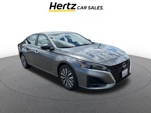 Used 2025 Nissan Altima 2.5 SV FWD image 1