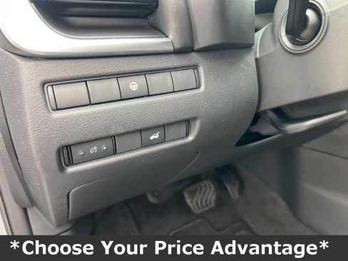 Used 2023 Nissan Rogue SV w/ SV Premium Package image 45