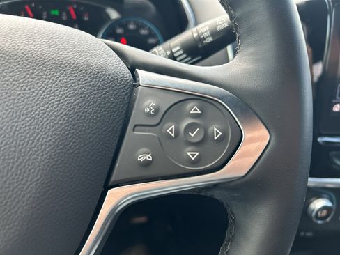 Used 2023 Chevrolet Traverse RS FWD image 25