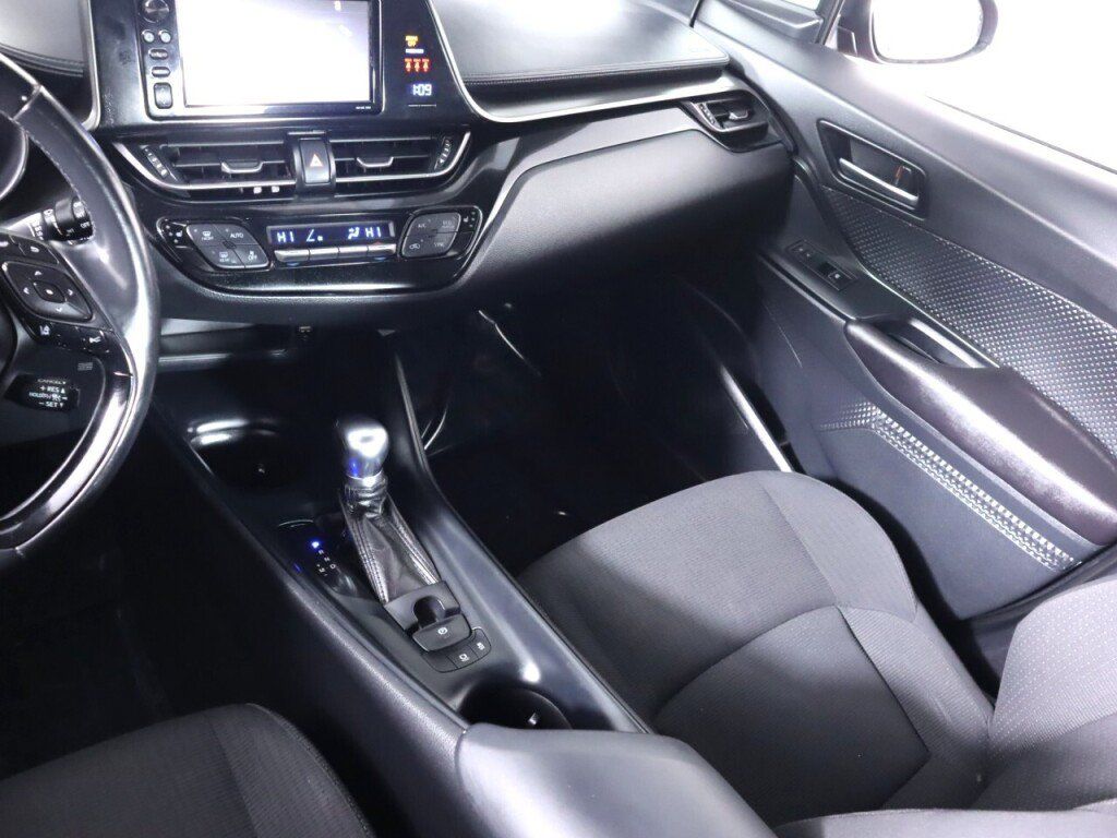 Used 2018 Toyota C-HR XLE FWD image 32
