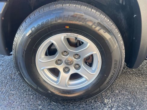 Used 2005 Dodge Dakota SLT image 13