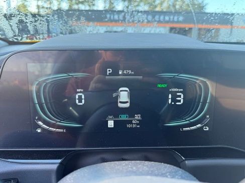 Used 2025 Kia Niro SX image 7