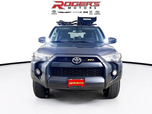 Used 2017 Toyota 4Runner SR5 Premium image 2