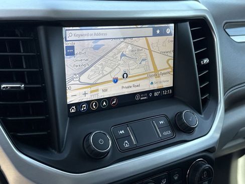 Used 2023 GMC Acadia SLT w/ Technology Package image 19