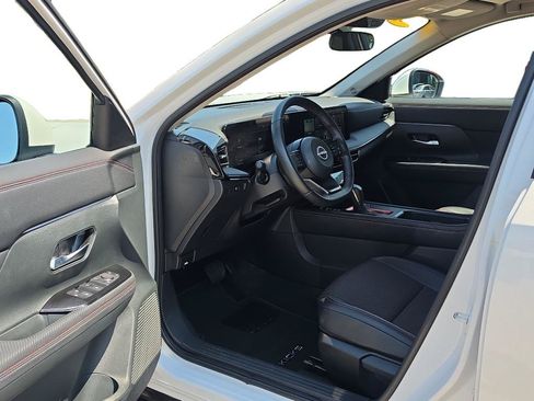Used 2025 Nissan Kicks SR AWD/4WD image 11
