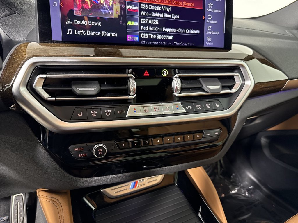 Used 2024 BMW X4 M40i AWD/4WD image 30