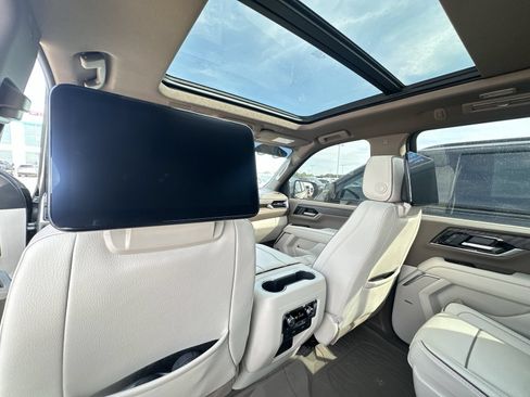 Certified 2025 GMC Yukon XL Denali w/ Denali Reserve Package AWD/4WD image 35