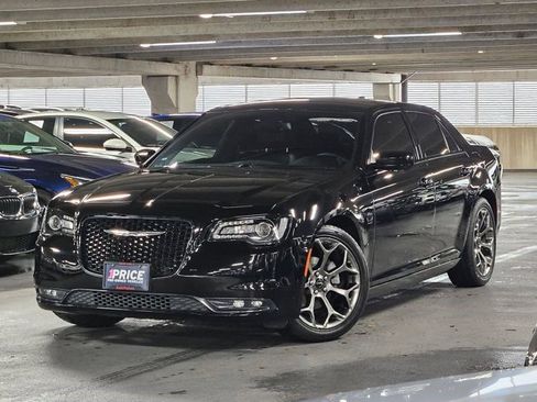 Used 2016 Chrysler 300 S image 1