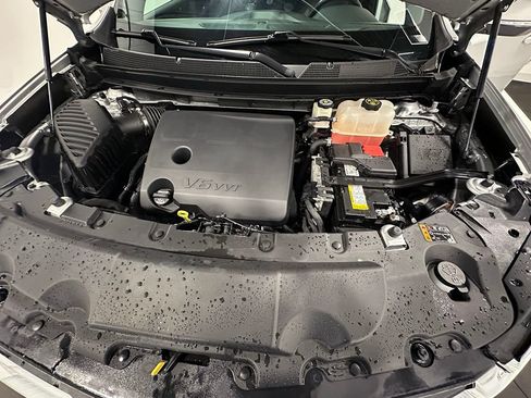 Used 2022 Chevrolet Traverse LT FWD image 41
