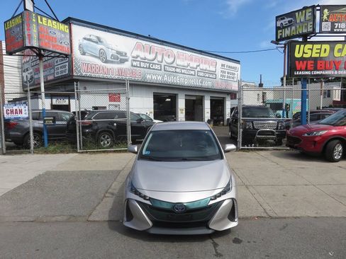 Used 2018 Toyota Prius Prime Plus w/ Carpet Mat Package FWD image 6