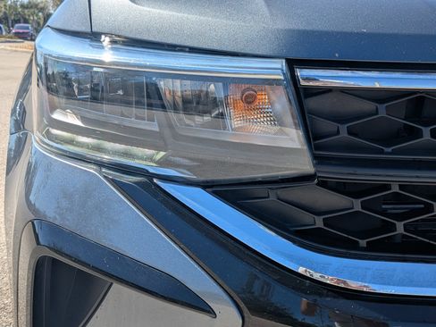 Used 2023 Volkswagen Taos S image 9