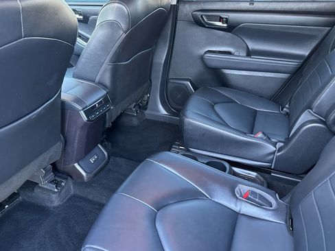 Used 2022 Toyota Highlander XLE image 27