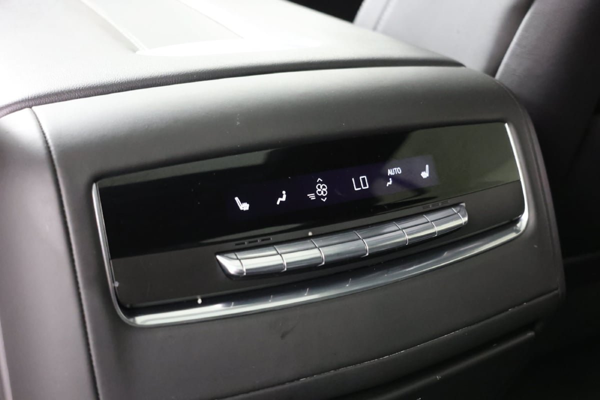 Used 2023 Cadillac Escalade ESV Sport Platinum w/ LPO, ONYX Package AWD/4WD image 57