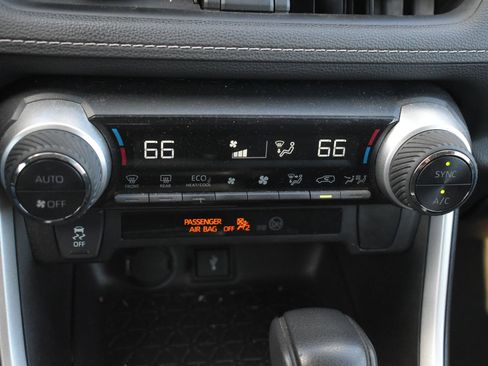 Used 2021 Toyota RAV4 LE image 26