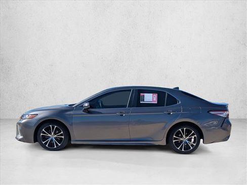 Used 2020 Toyota Camry SE image 8