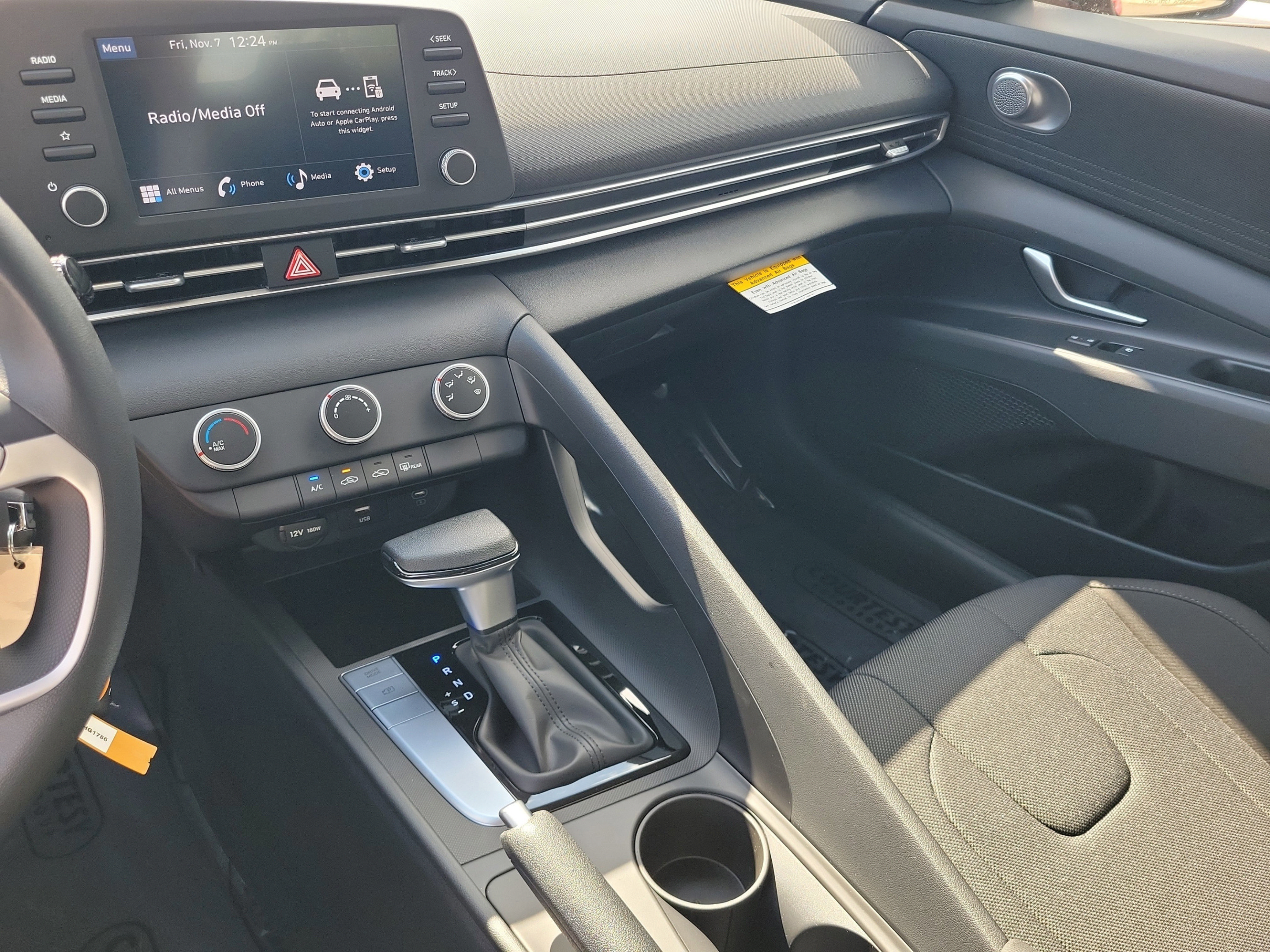 Certified 2026 Hyundai Elantra SE FWD image 10