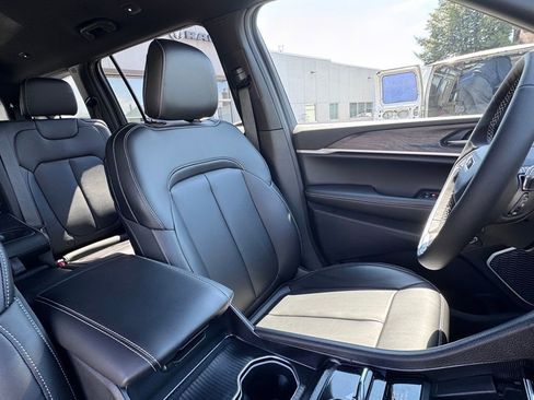 New 2026 Jeep Grand Cherokee L Limited AWD/4WD image 19