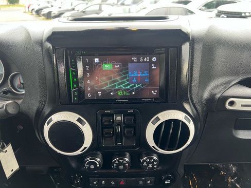 Used 2014 Jeep Wrangler Unlimited Sahara AWD/4WD image 13