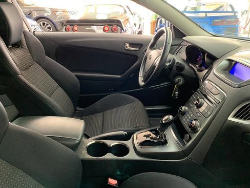 Used 2011 Hyundai Genesis 2.0T RWD image 9