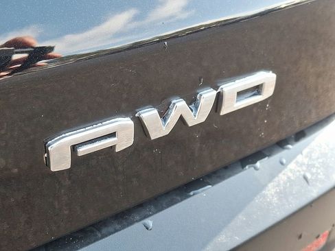 Certified 2023 GMC Acadia SLE w/ Driver Convenience Package image 28