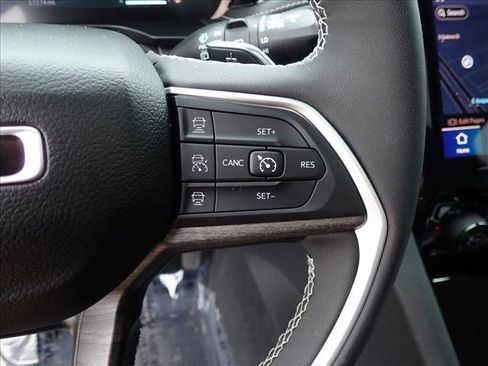 Used 2022 Jeep Grand Cherokee Limited 4xe w/ Luxury Tech Group II image 17